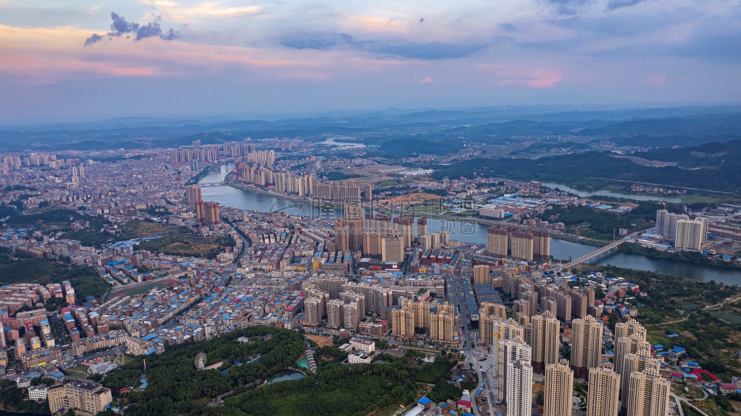 隆回城西看县城全景