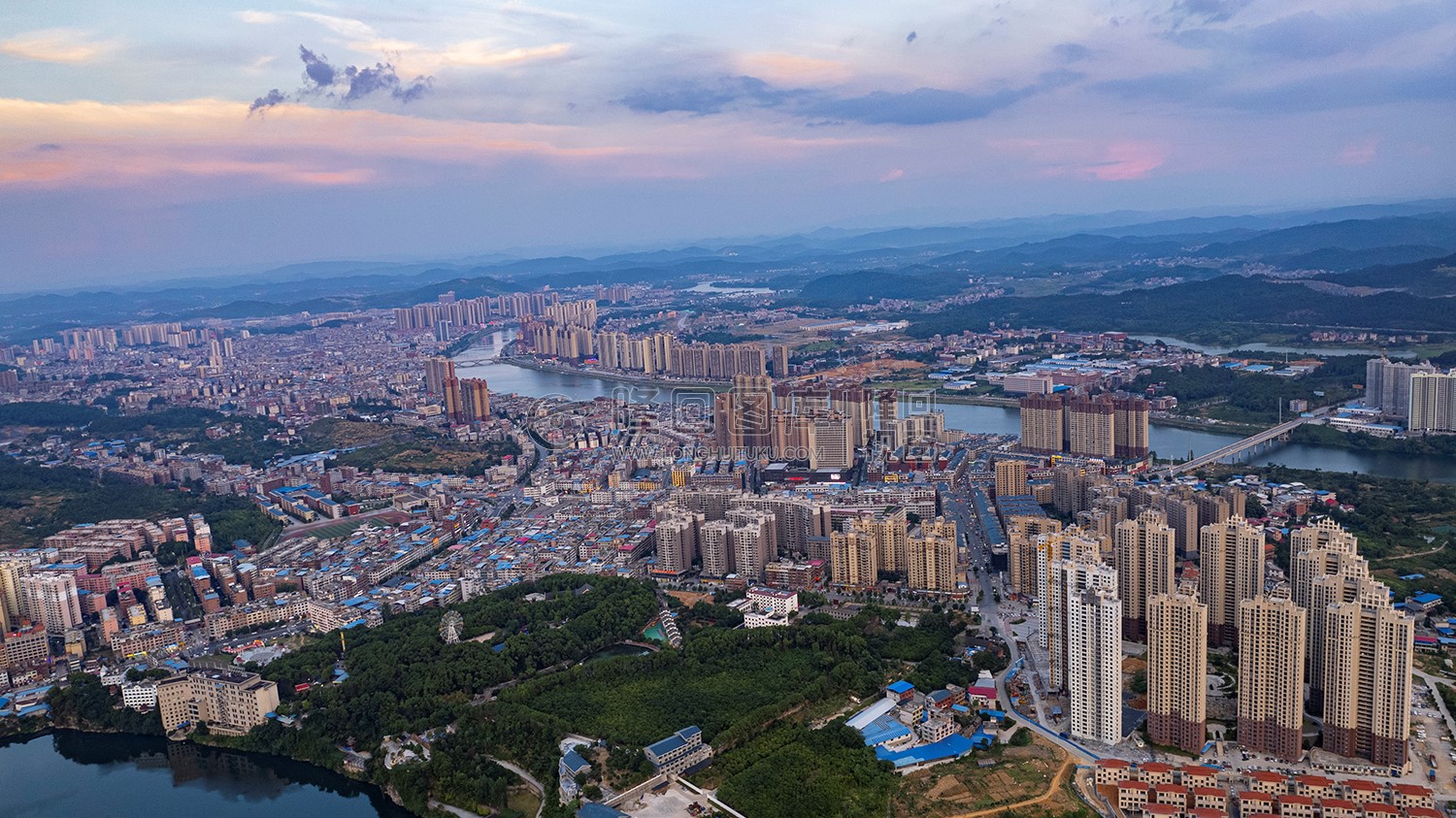 隆回城西看县城全景