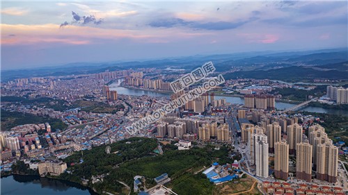 隆回城西看县城全景