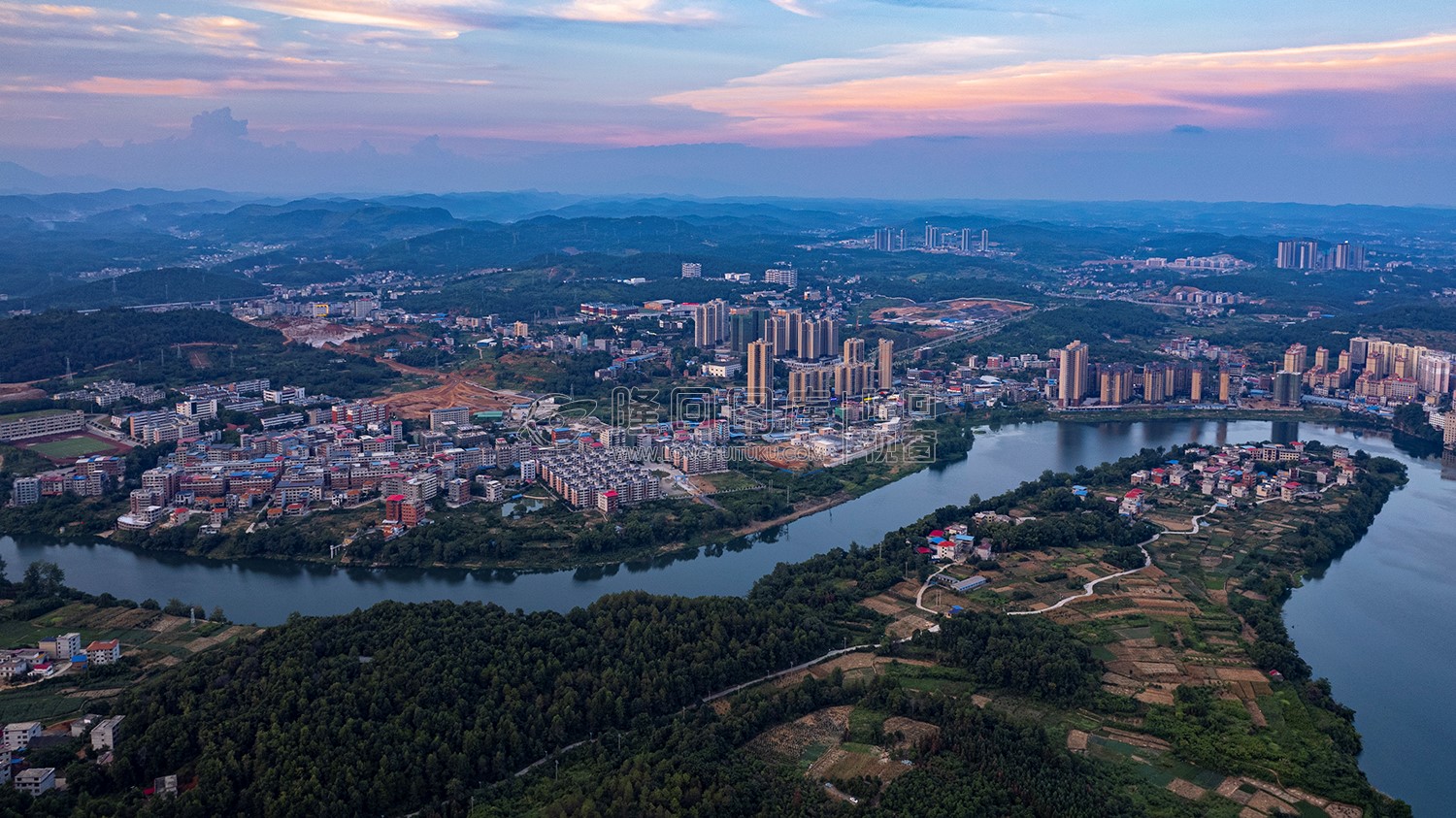 隆回城西看县城全景