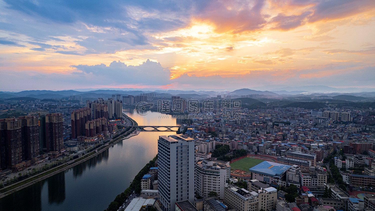 赧水河畔的隆回人民医院