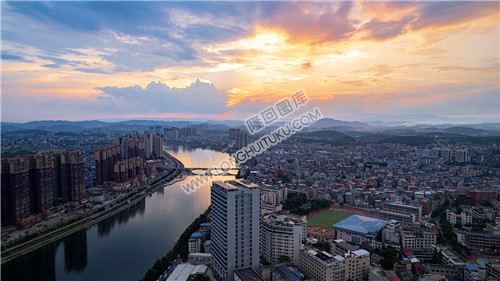 赧水河畔的隆回人民医院