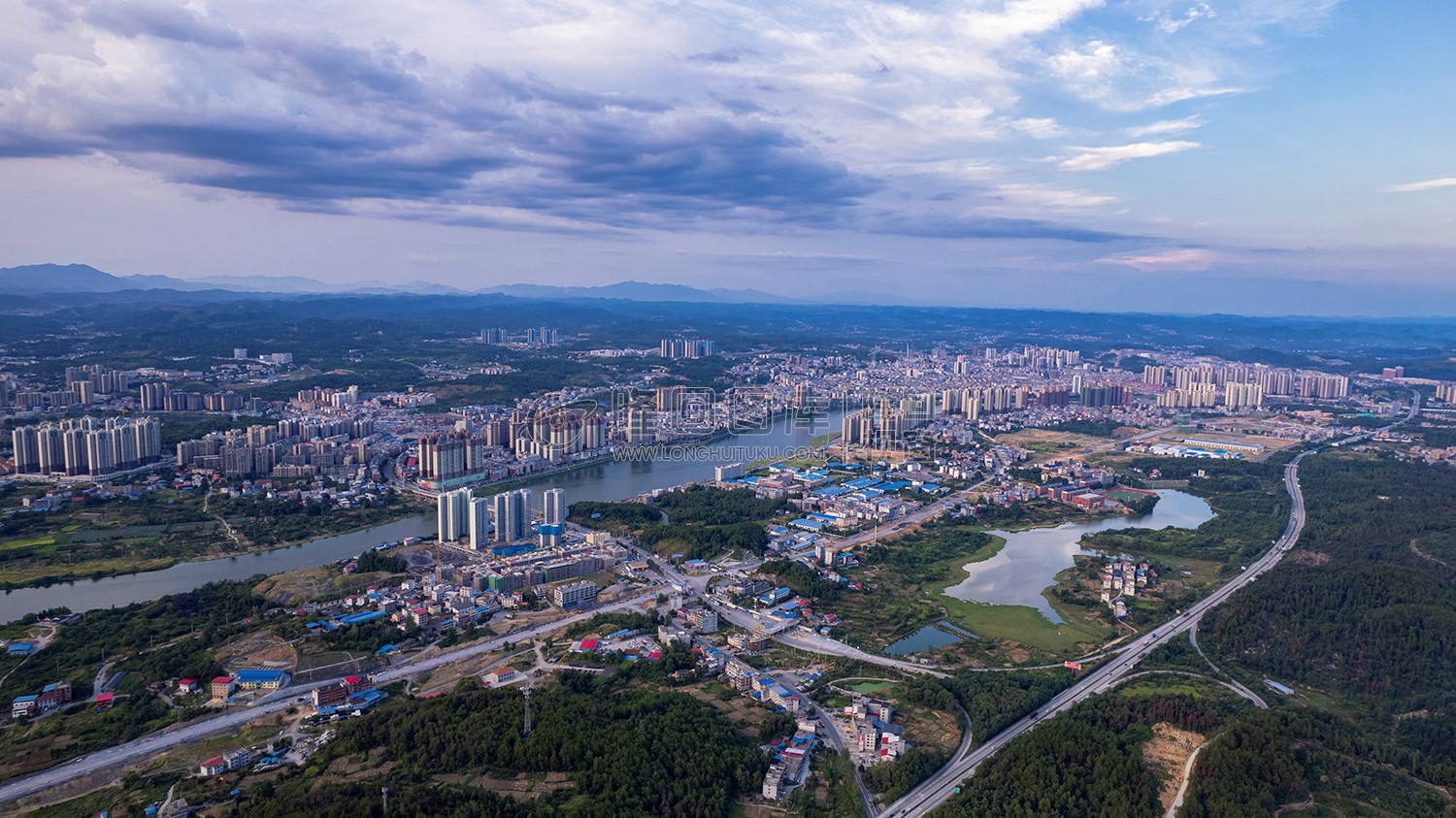 隆回环城南路，修建中