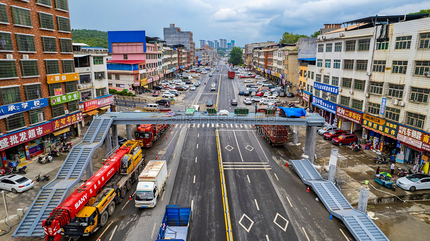 隆回九龙学校人行天桥
