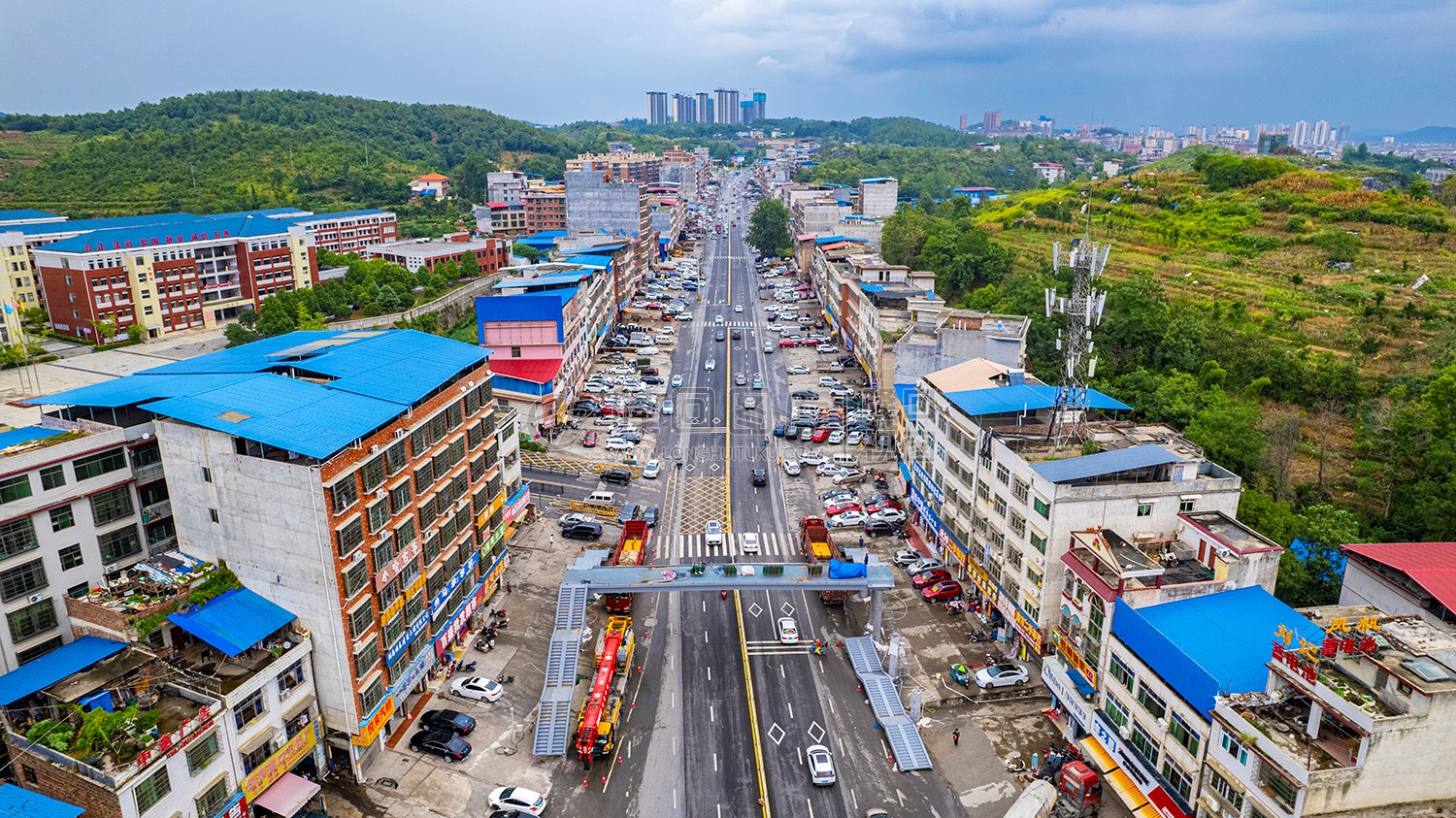 隆回九龙学校人行天桥