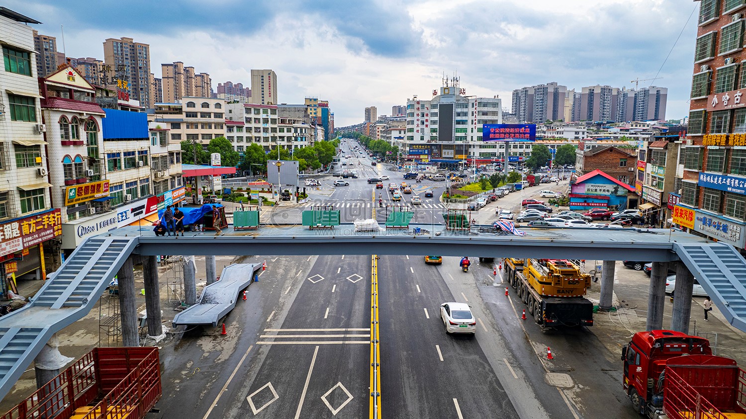 隆回九龙学校人行天桥