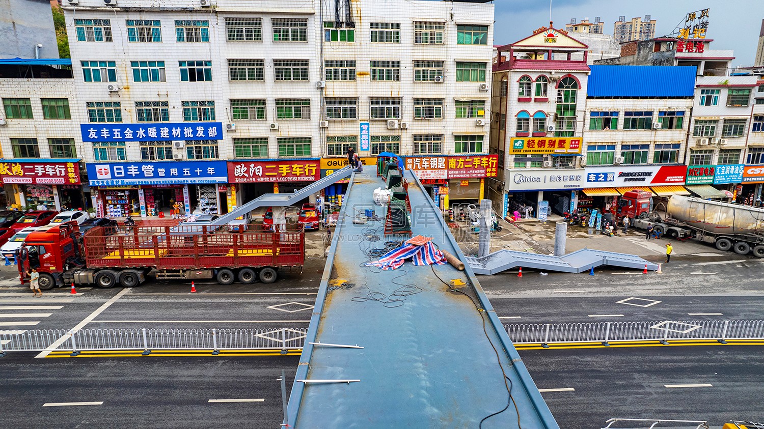 隆回九龙学校人行天桥