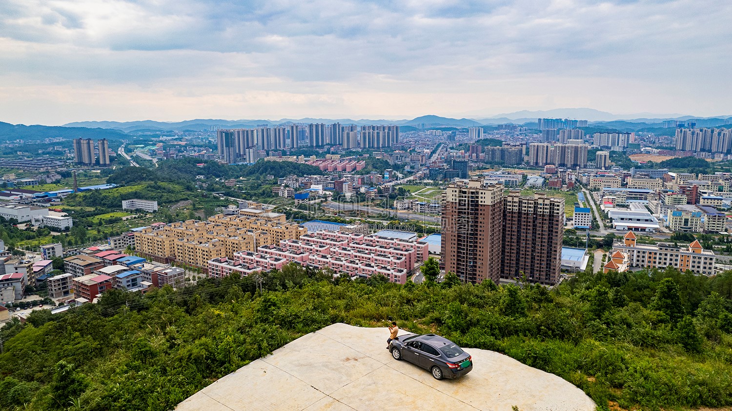 罗家大岭看隆回县城全景