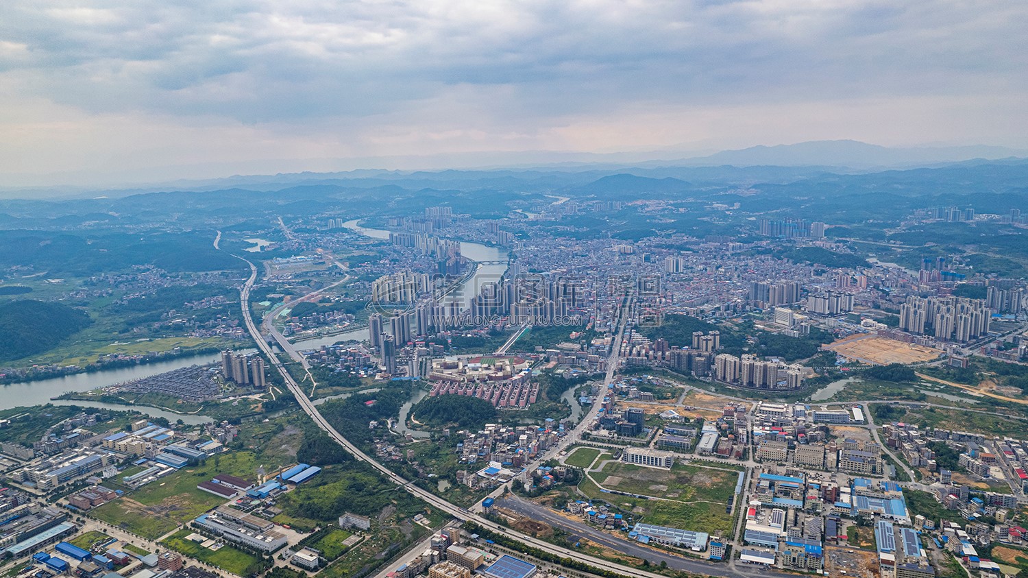罗家大岭看隆回县城全景