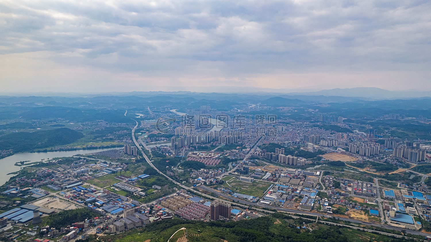 罗家大岭看隆回县城全景