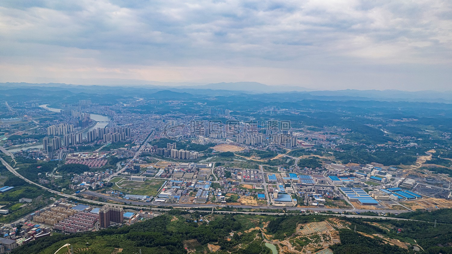 罗家大岭看隆回县城全景