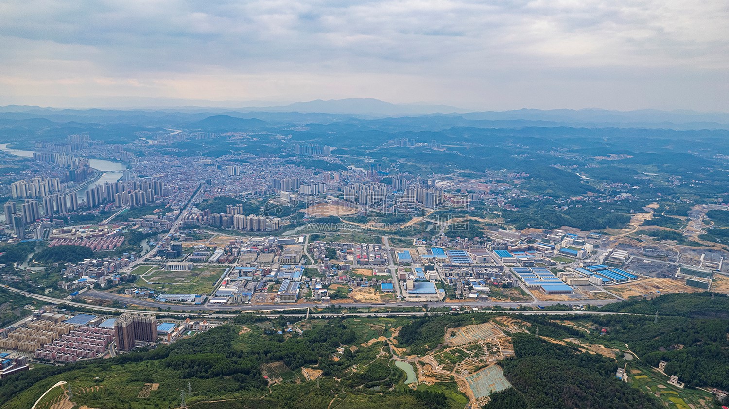 罗家大岭看隆回县城全景