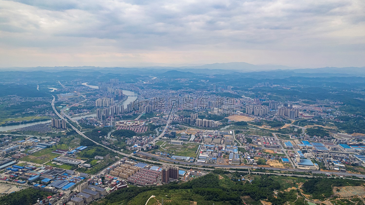 罗家大岭看隆回县城全景