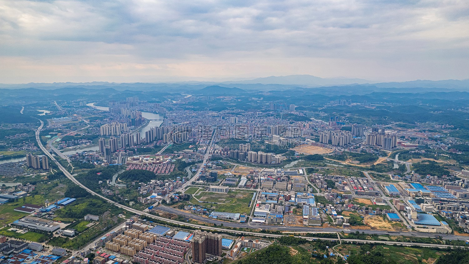 罗家大岭看隆回县城全景
