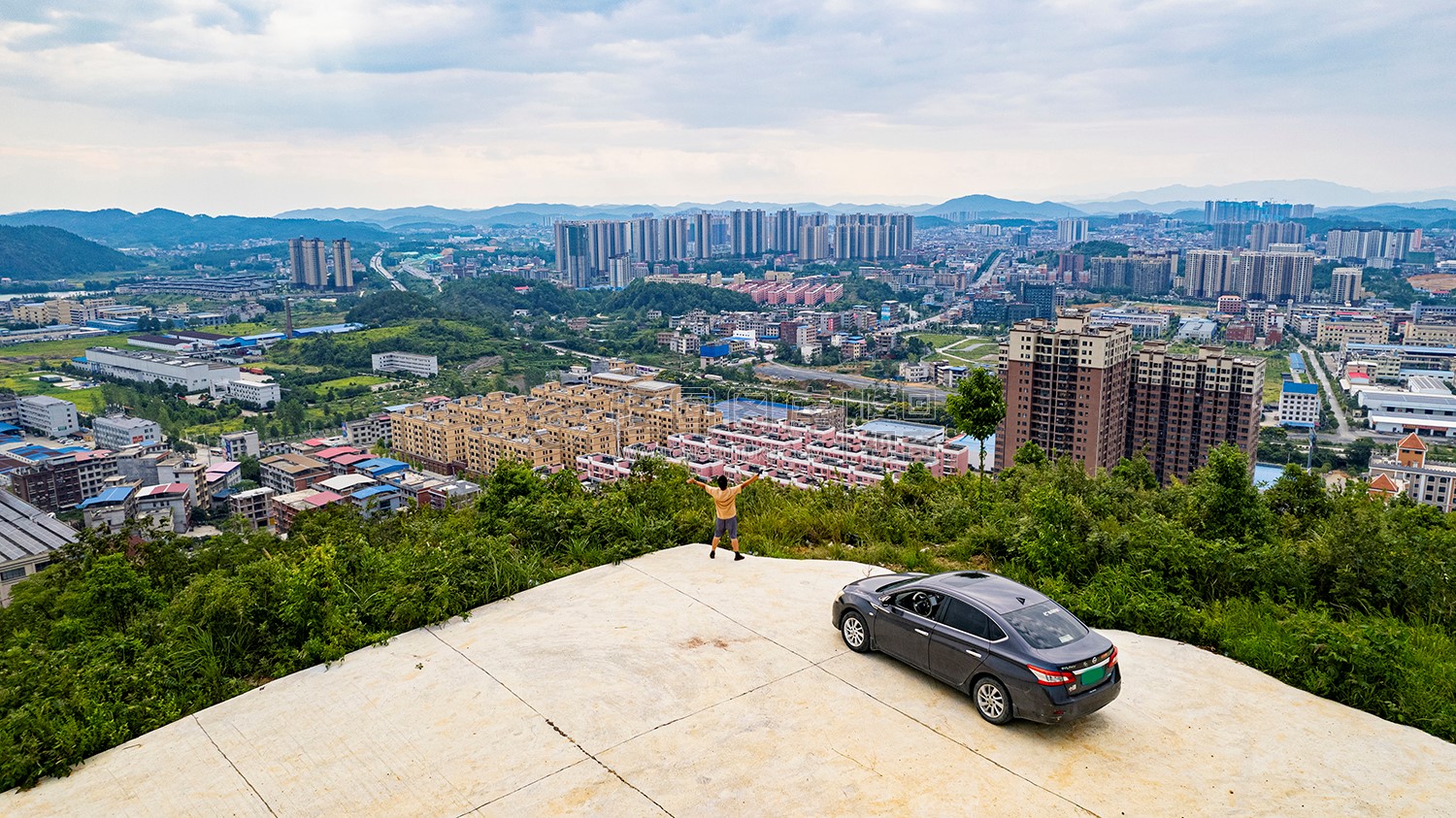 罗家大岭看隆回县城全景