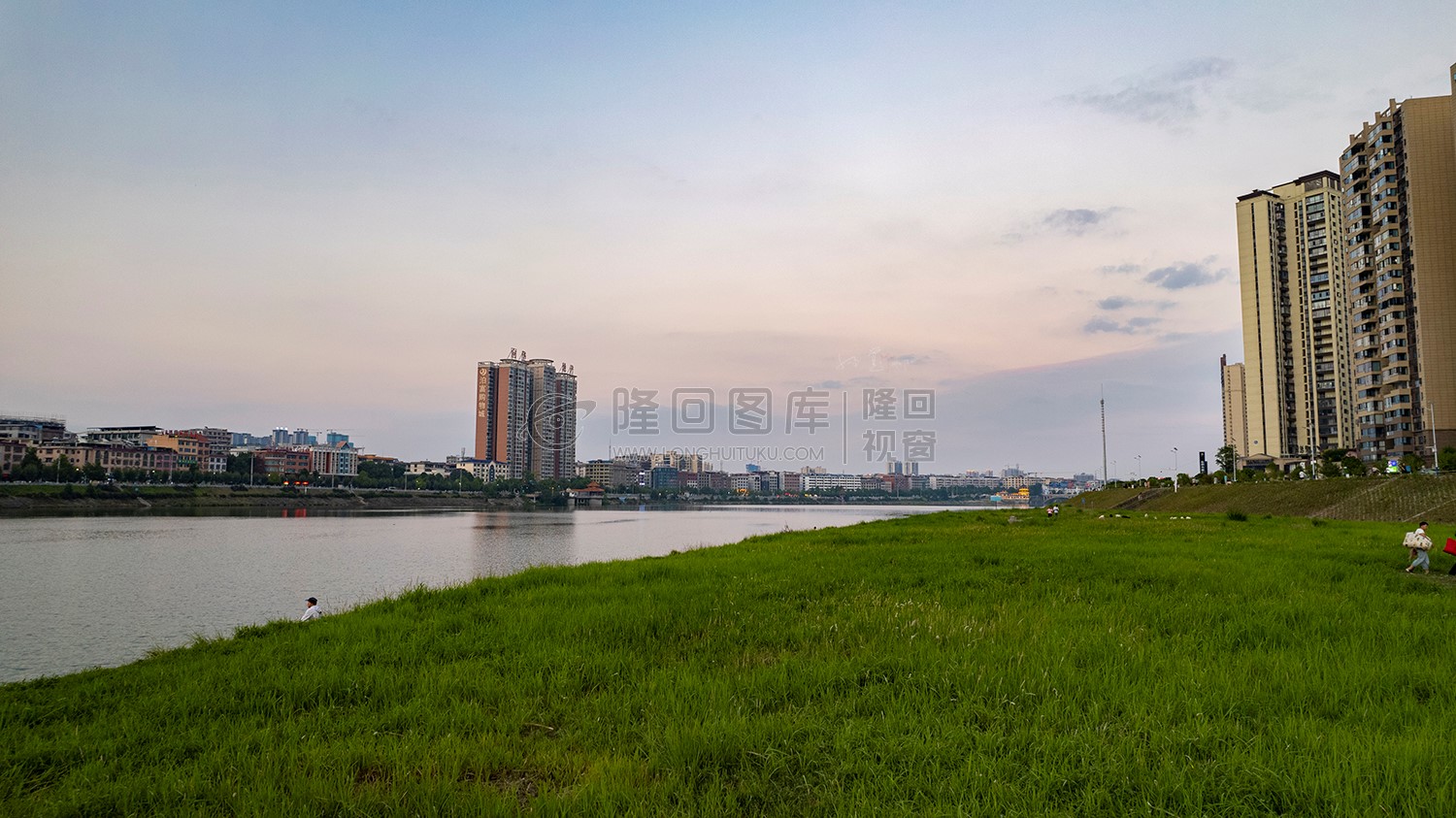 隆回碧桂园河岸草坪