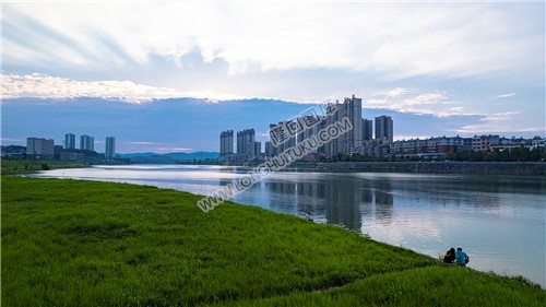 隆回碧桂园前草坪