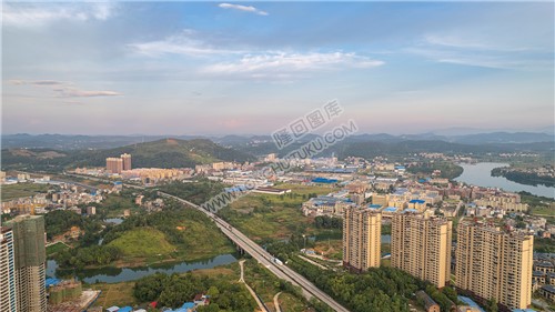 伏龙江上的沪昆高速与隆回工业园