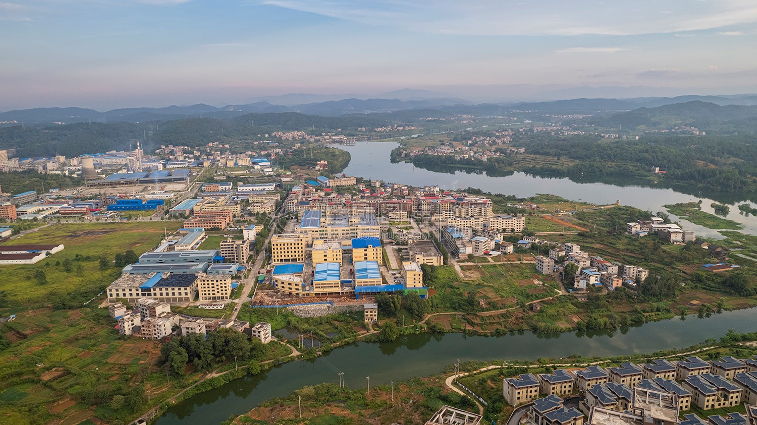 赧水河畔的隆回工业园