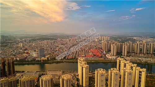 江语城紫霞园方向