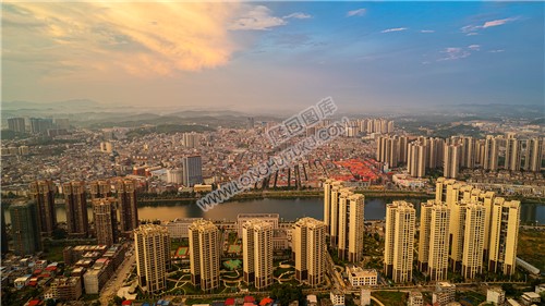 江语城紫霞园方向