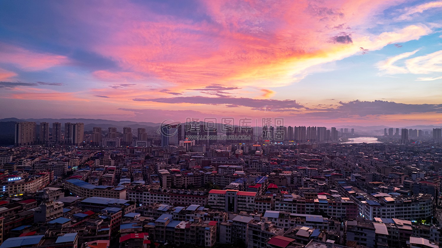隆回县城粉色天空
