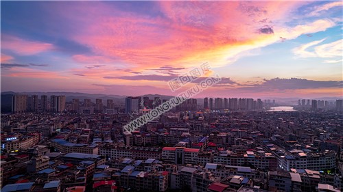 隆回县城粉色天空