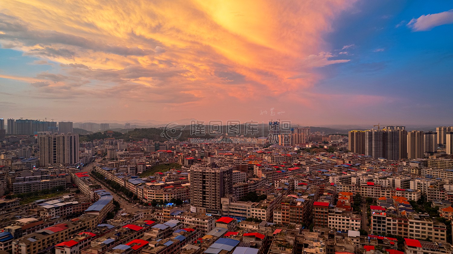 隆回县城粉色天空