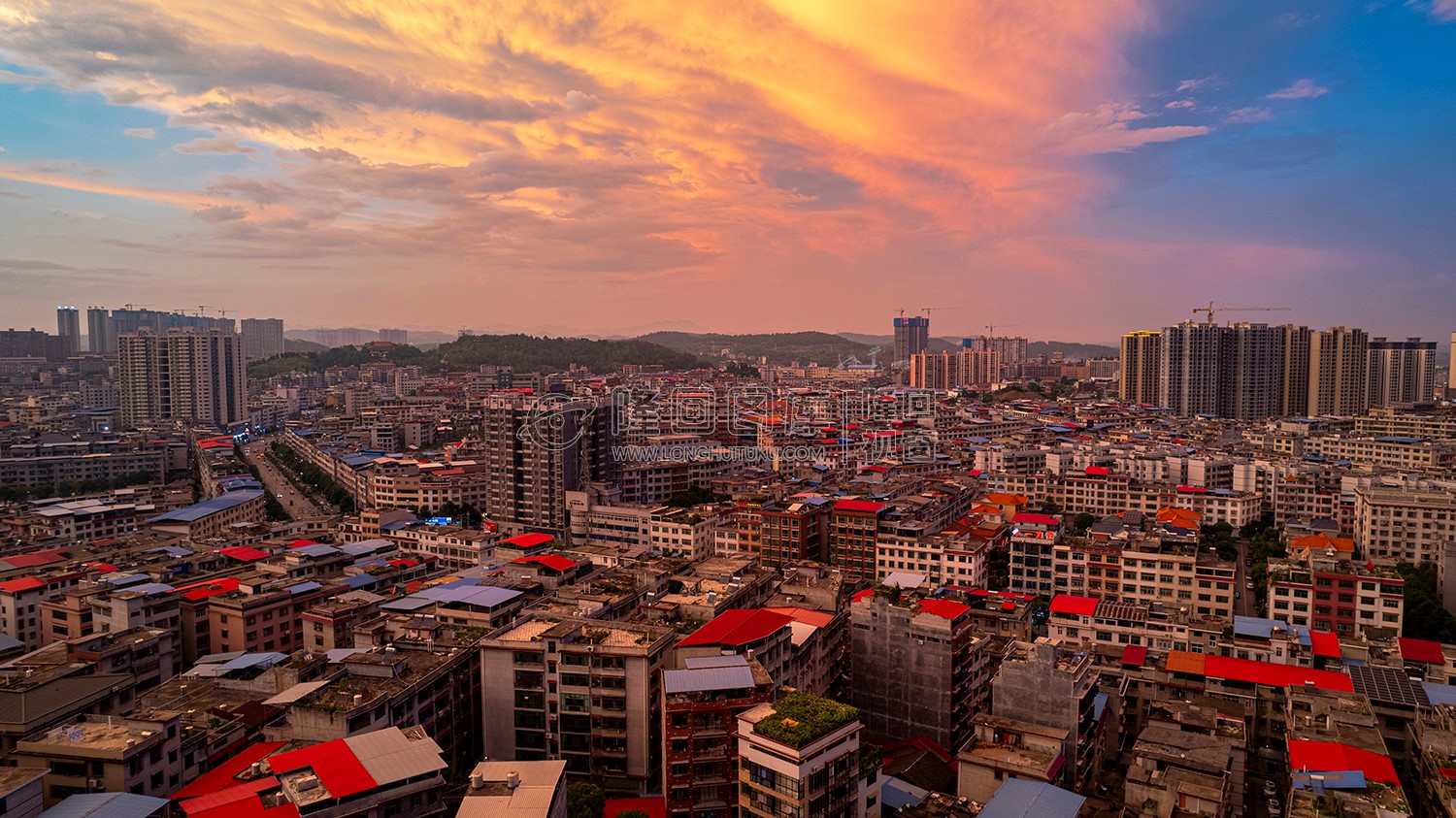 隆回县城粉色天空