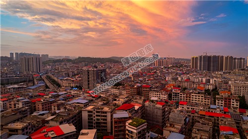 隆回县城粉色天空