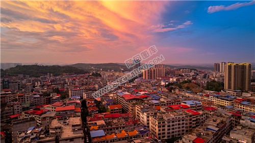 隆回县城粉色天空