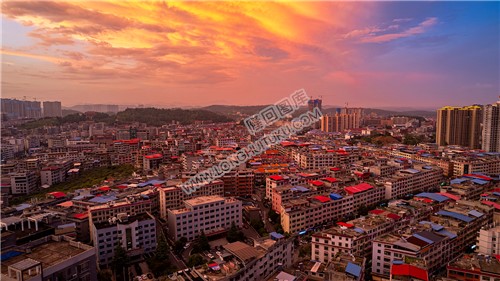 隆回县城粉色天空