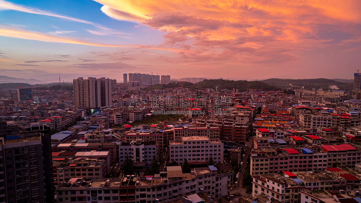 隆回县城粉色天空