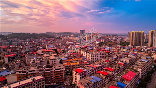 隆回县城粉色天空