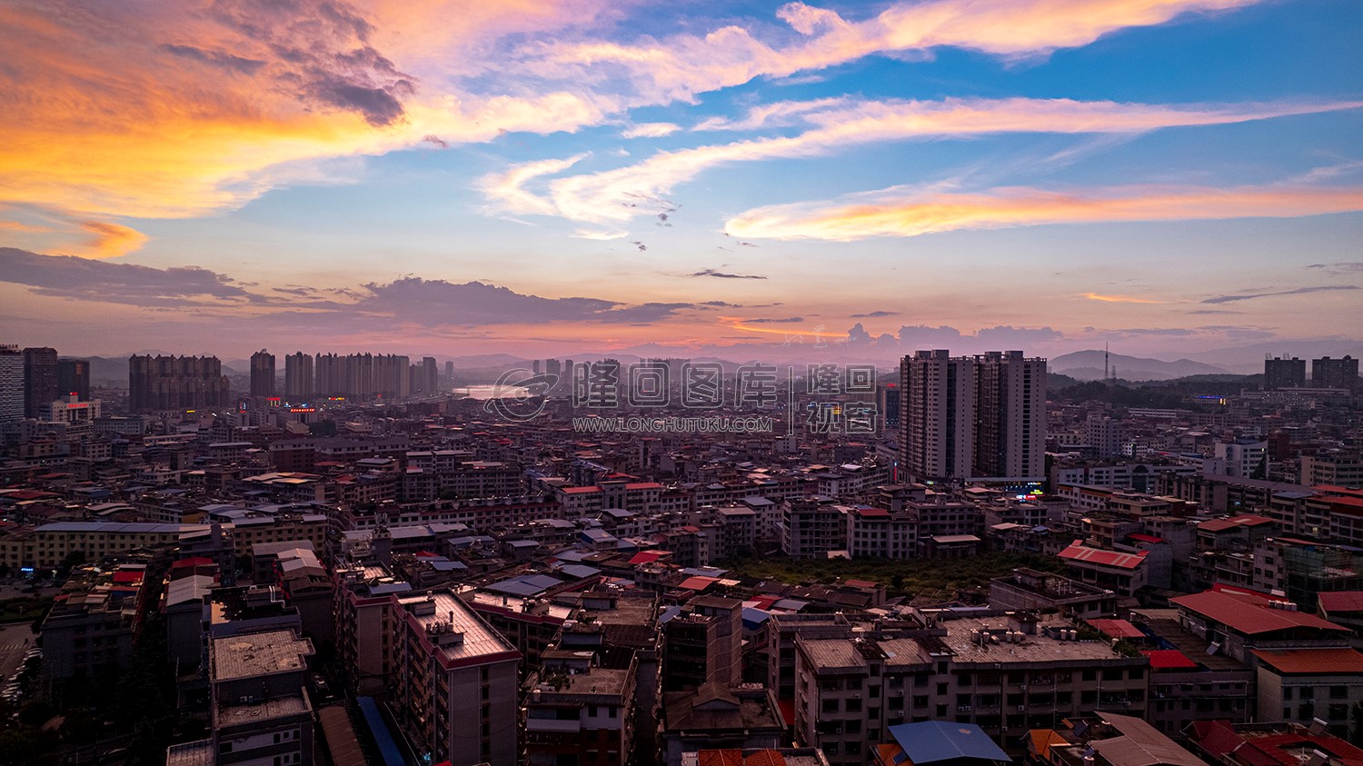 隆回县城粉色天空