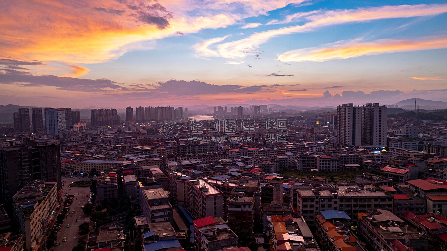 隆回县城粉色天空