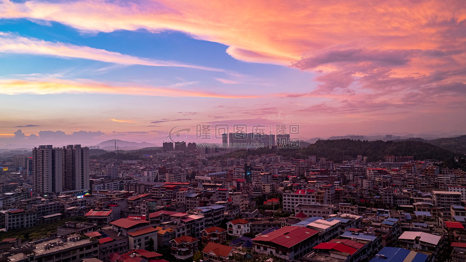 隆回县城粉色天空