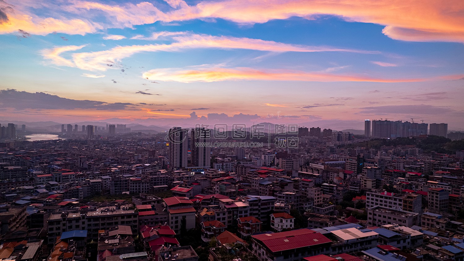 隆回县城粉色天空