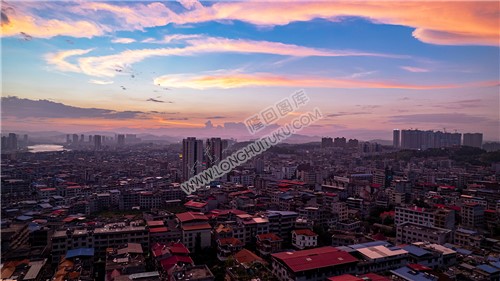 隆回县城粉色天空