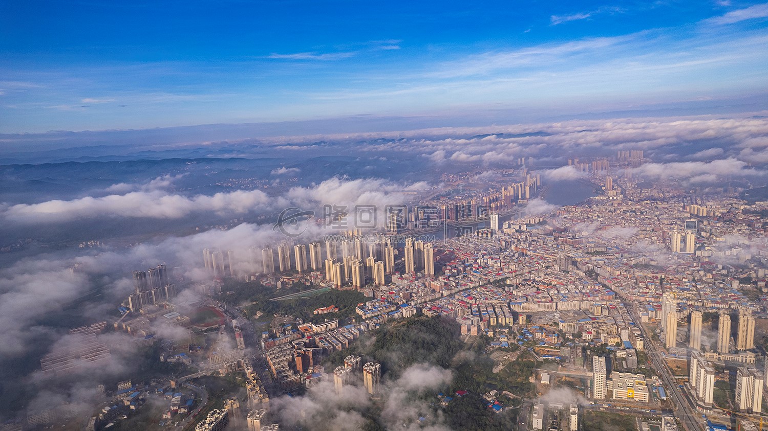 恒丰酒店辰河世家巴黎新城方向