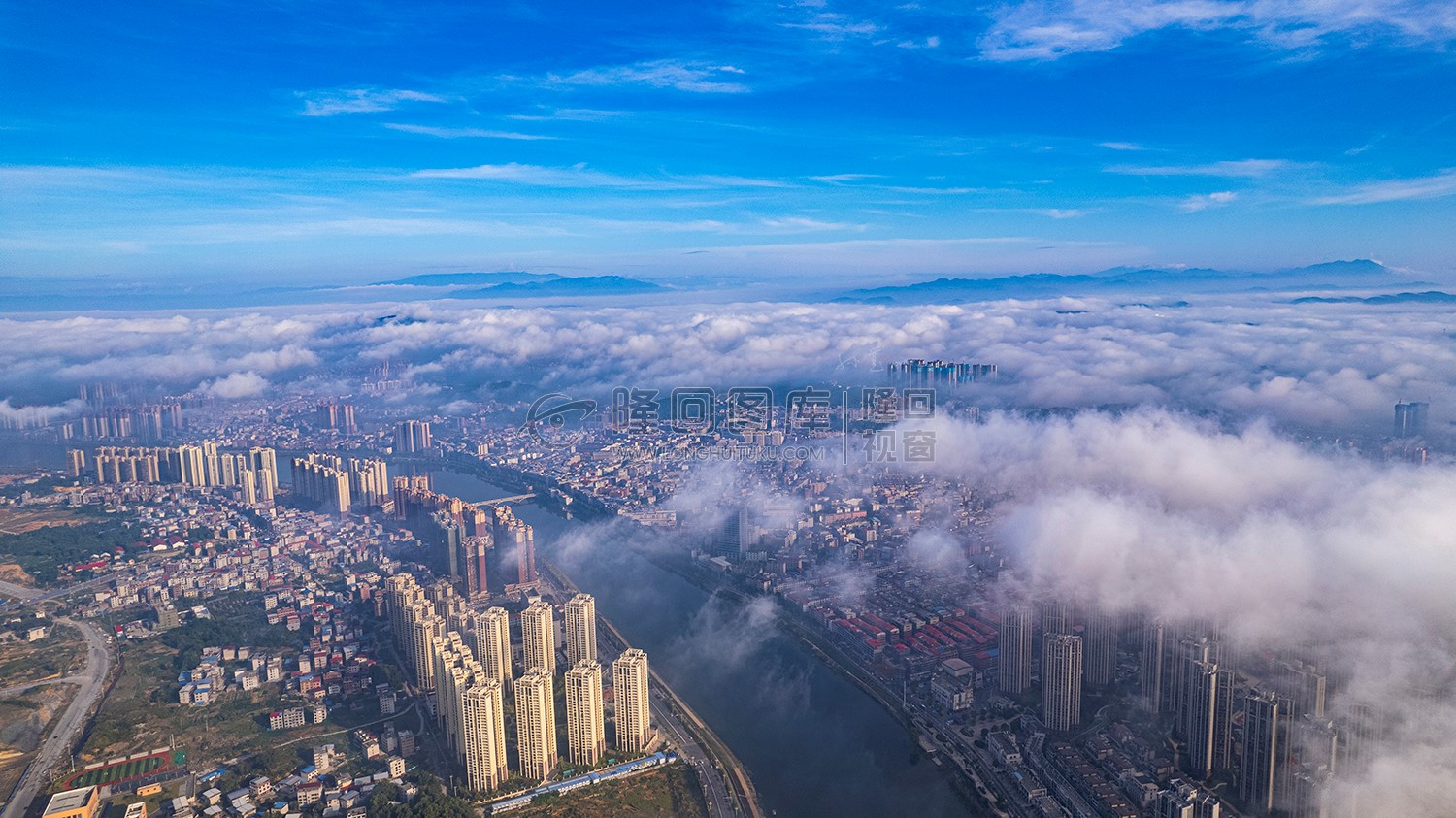 巴黎新城江语赧水河岸