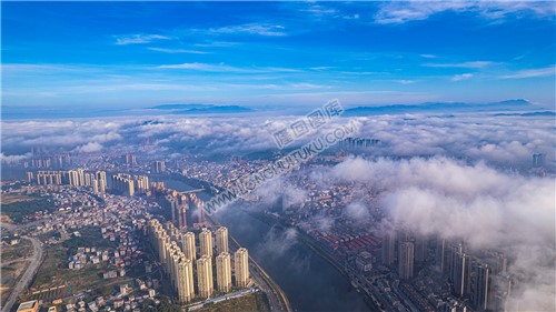 巴黎新城江语赧水河岸