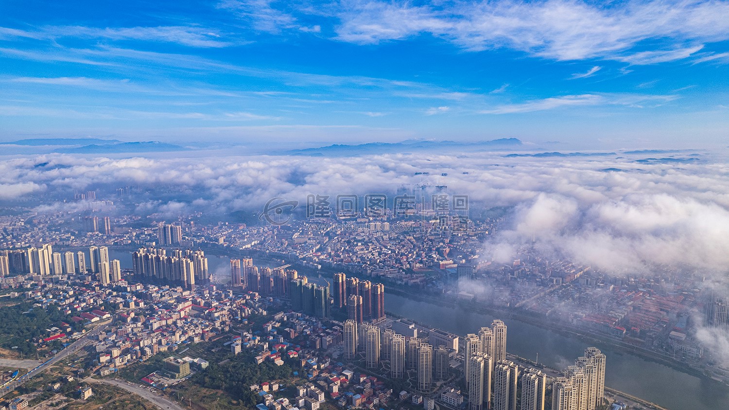 巴黎新城江语赧水河岸