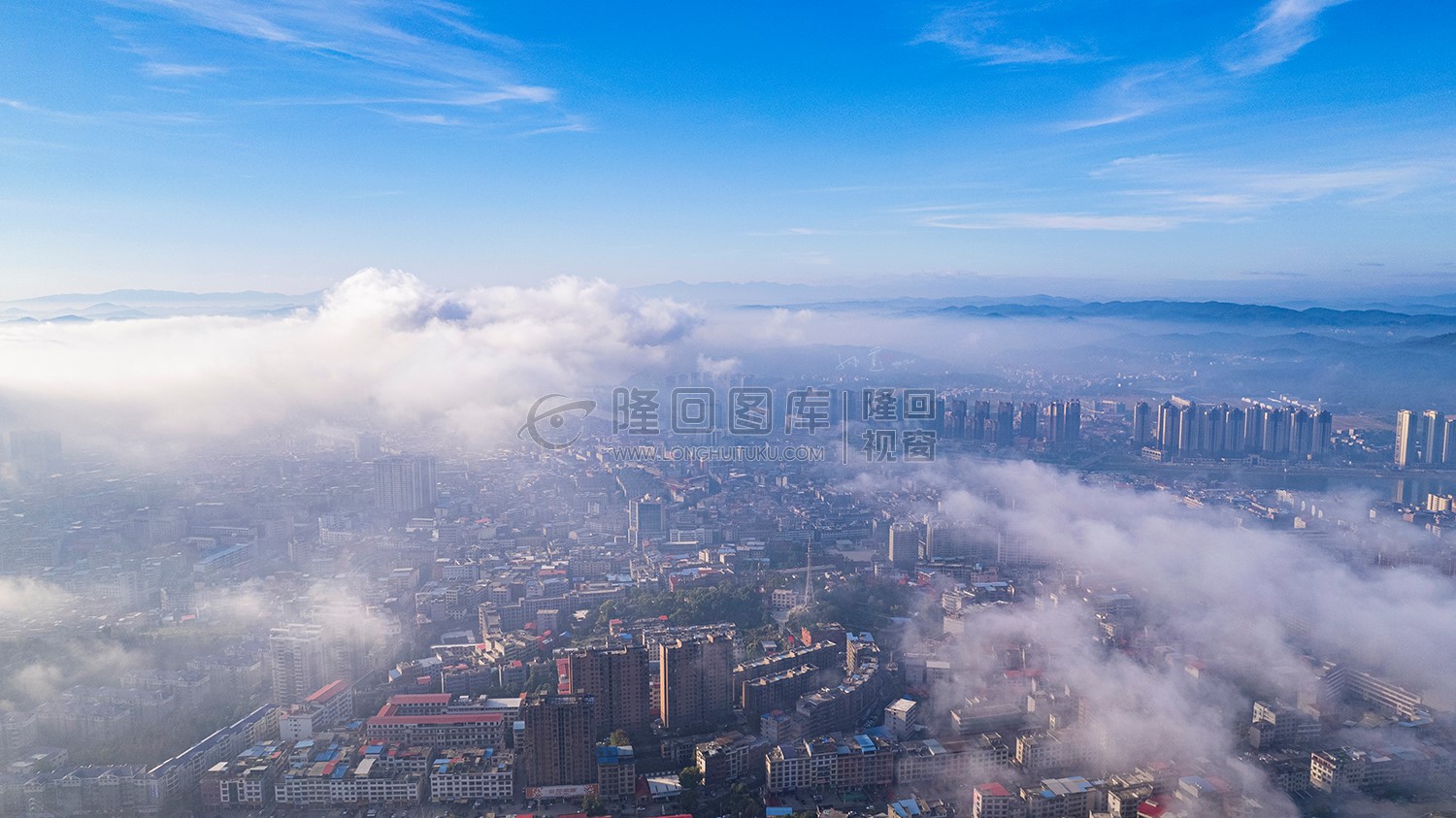楚云学校往县城方向