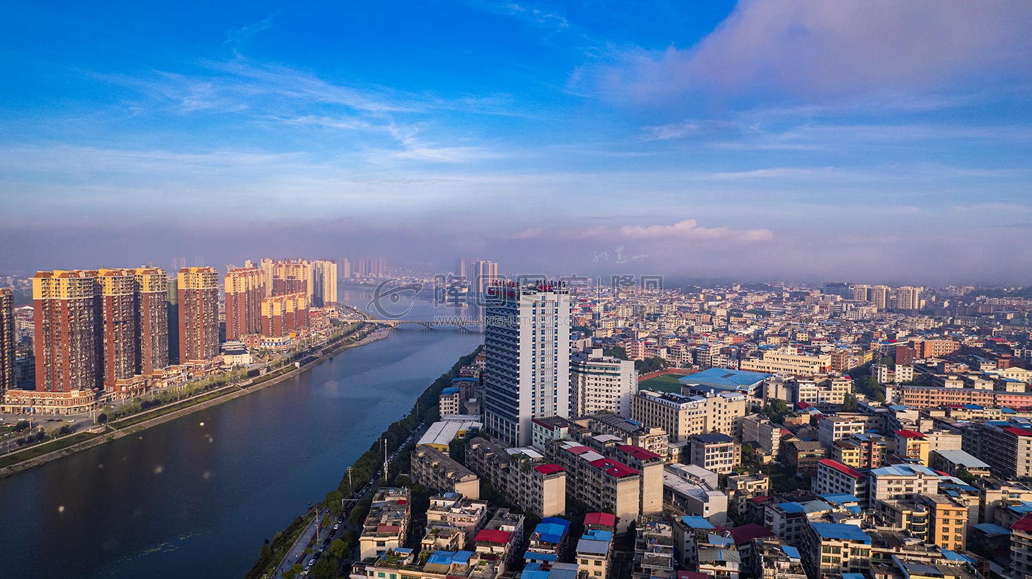 隆回人民医院巴黎新城方向