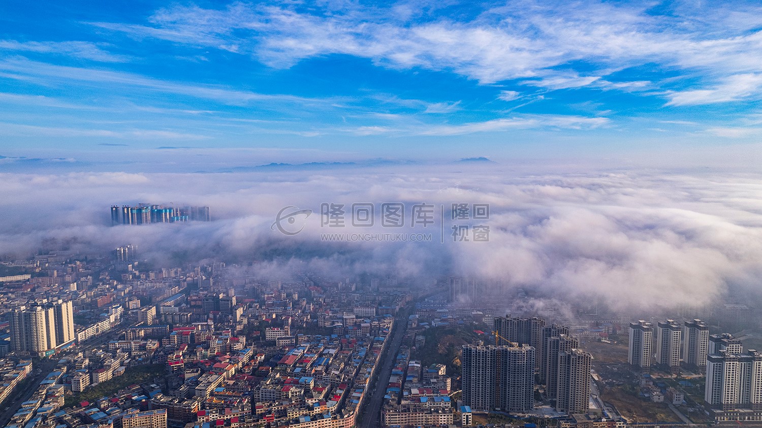 隆回县城晨雾