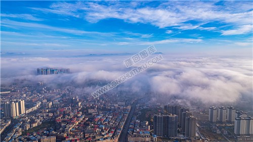 隆回县城晨雾