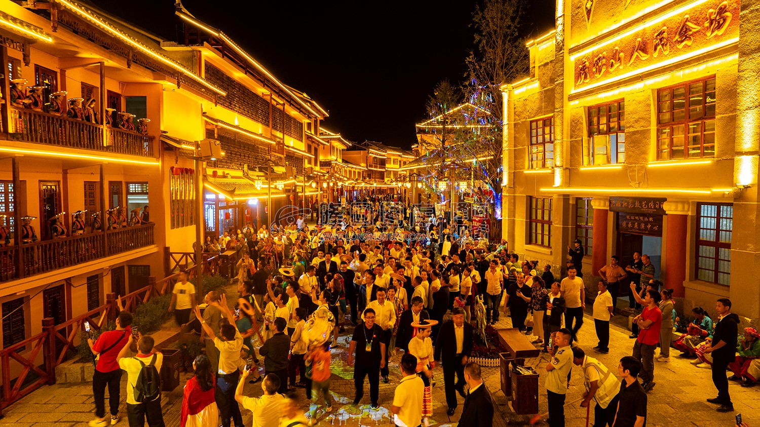 亲云街虎形山人民广场