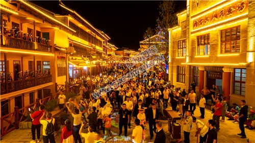 亲云街虎形山人民广场