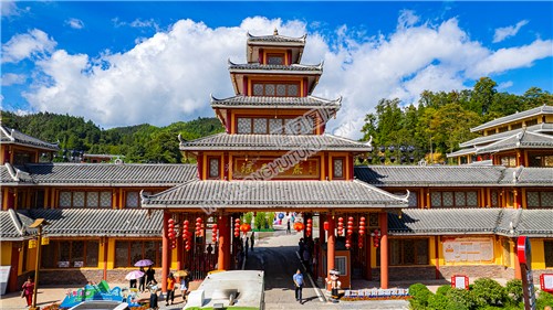 瑶王古寨里的神木楼